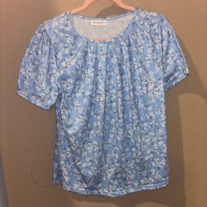 Like New Blue Floral Short Sleeve Top